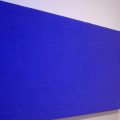 Tableau monochrome d'Yves Klein représentant la qualité en toute simplicité