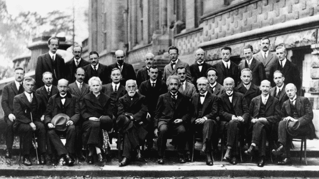 Conférence de Solvay, les plus grands scientifiques réunis. Une équipe excellente, non ?