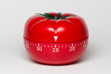 Minuteur en forme de tomate pour appliquer la technique du Pomodoro